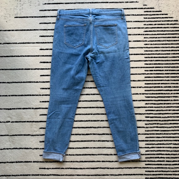 GAP • Straight Leg Jeans - Picture 3 of 4